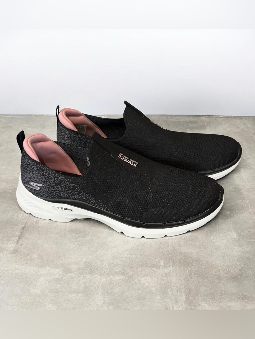 Skechers Black Slip-On Walking Shoes with Pink Interior Women’s Sz 8